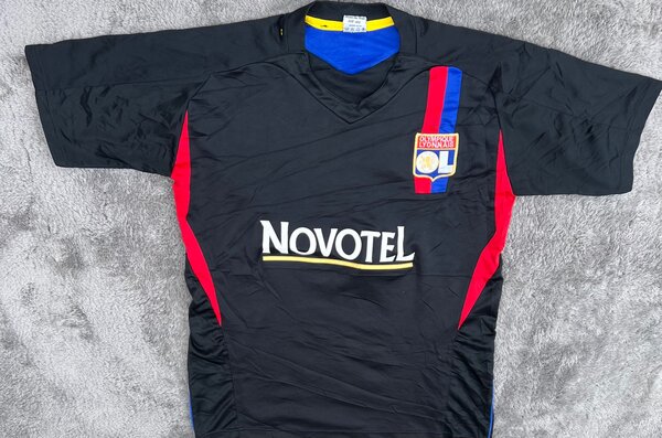 Maillot de Benzema à OL