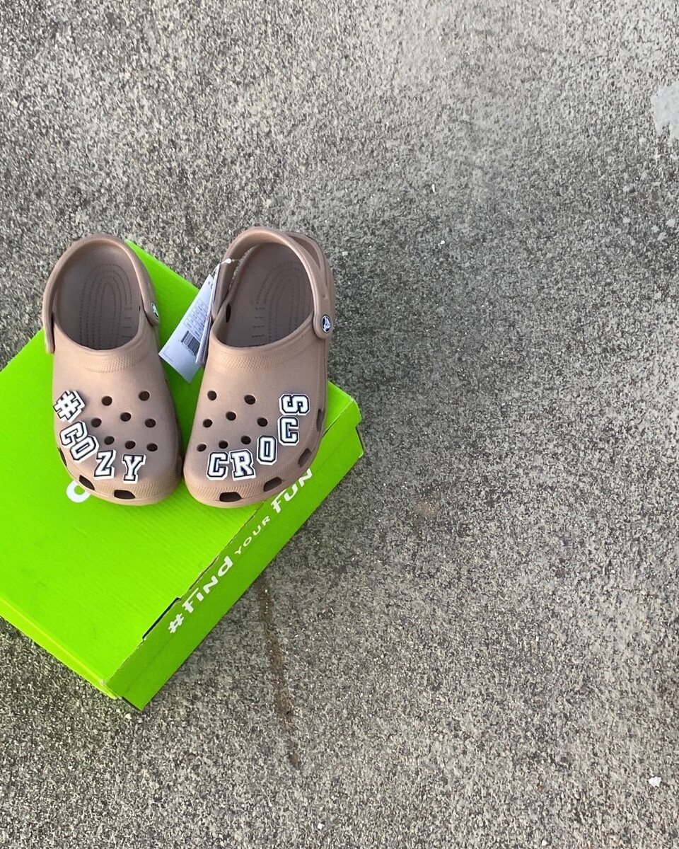 ICONIC CLASSIC CROCS