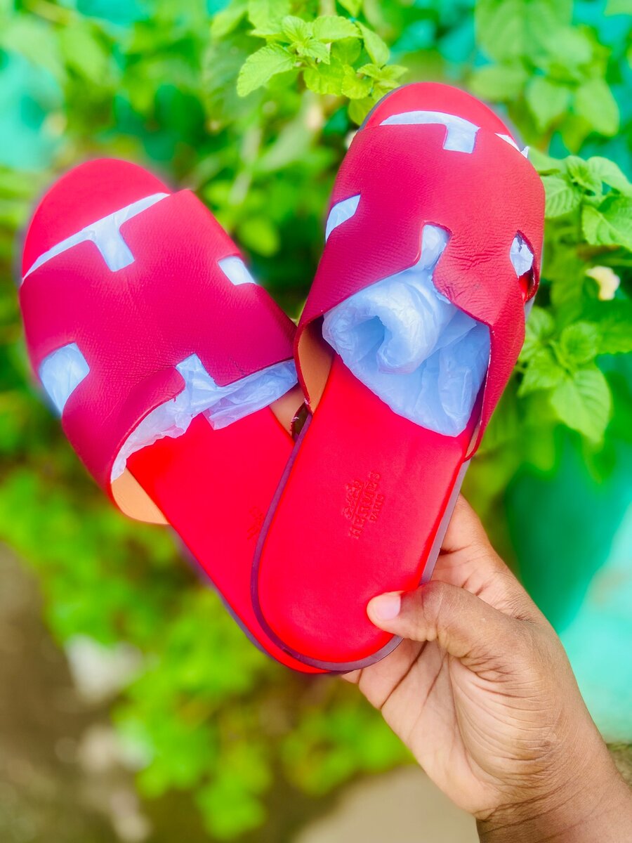 Men Hermes slippers