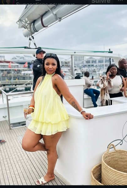 Robe d'été jaune élégante