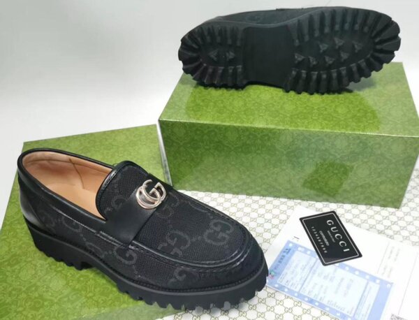 Mocassins noirs en cuir élégants