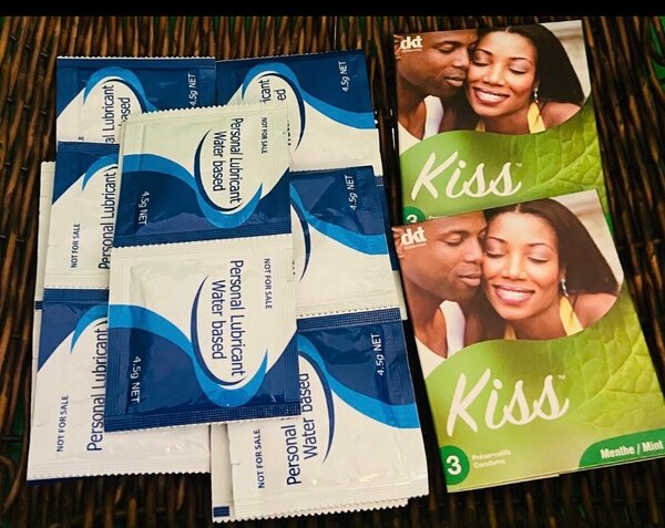 4 paquets + 10 lubrifiant