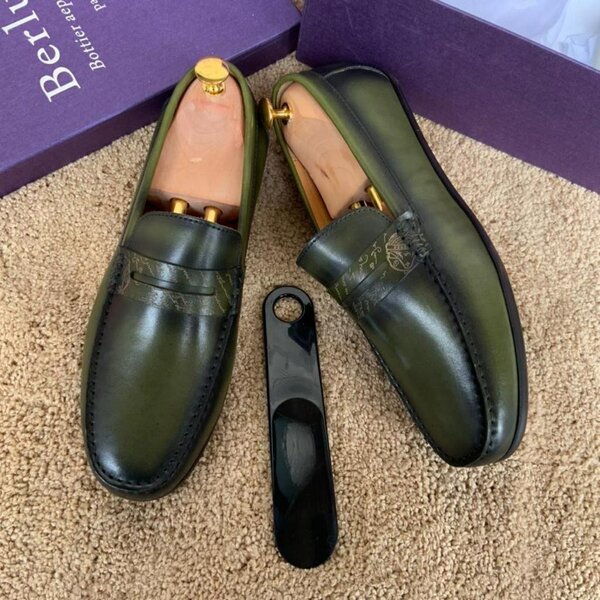 Mocassins en cuir vert élégants