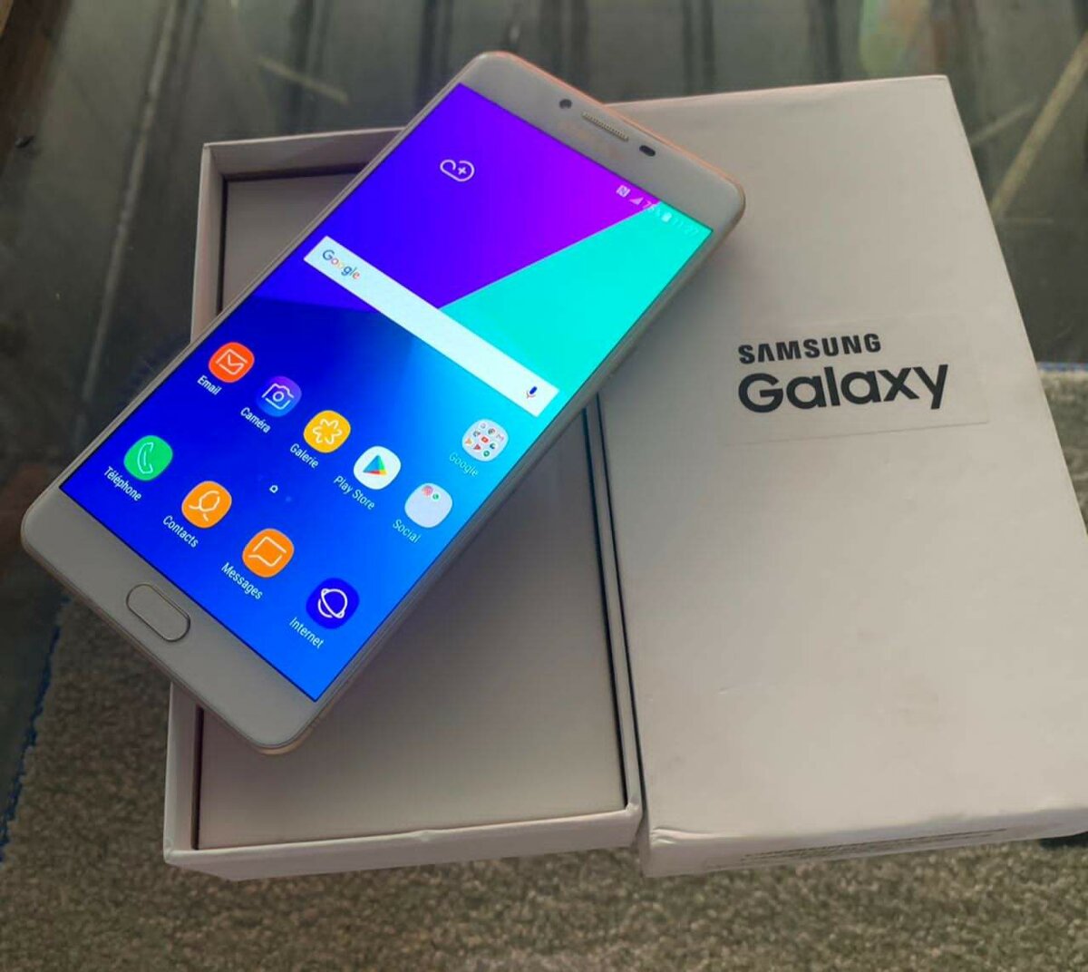 SAMSUNG GALAXY C9 PRO 64GB/6GB DE RAM 2SIM 4G NEUF