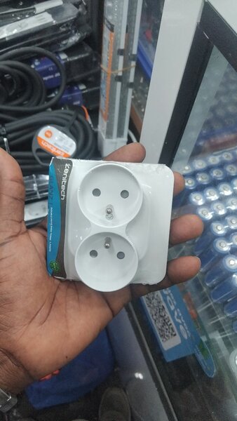 Prise murale double moderne