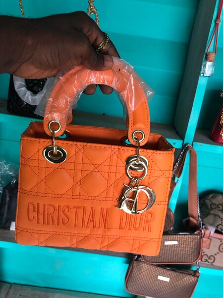 Sac à main orange élégant