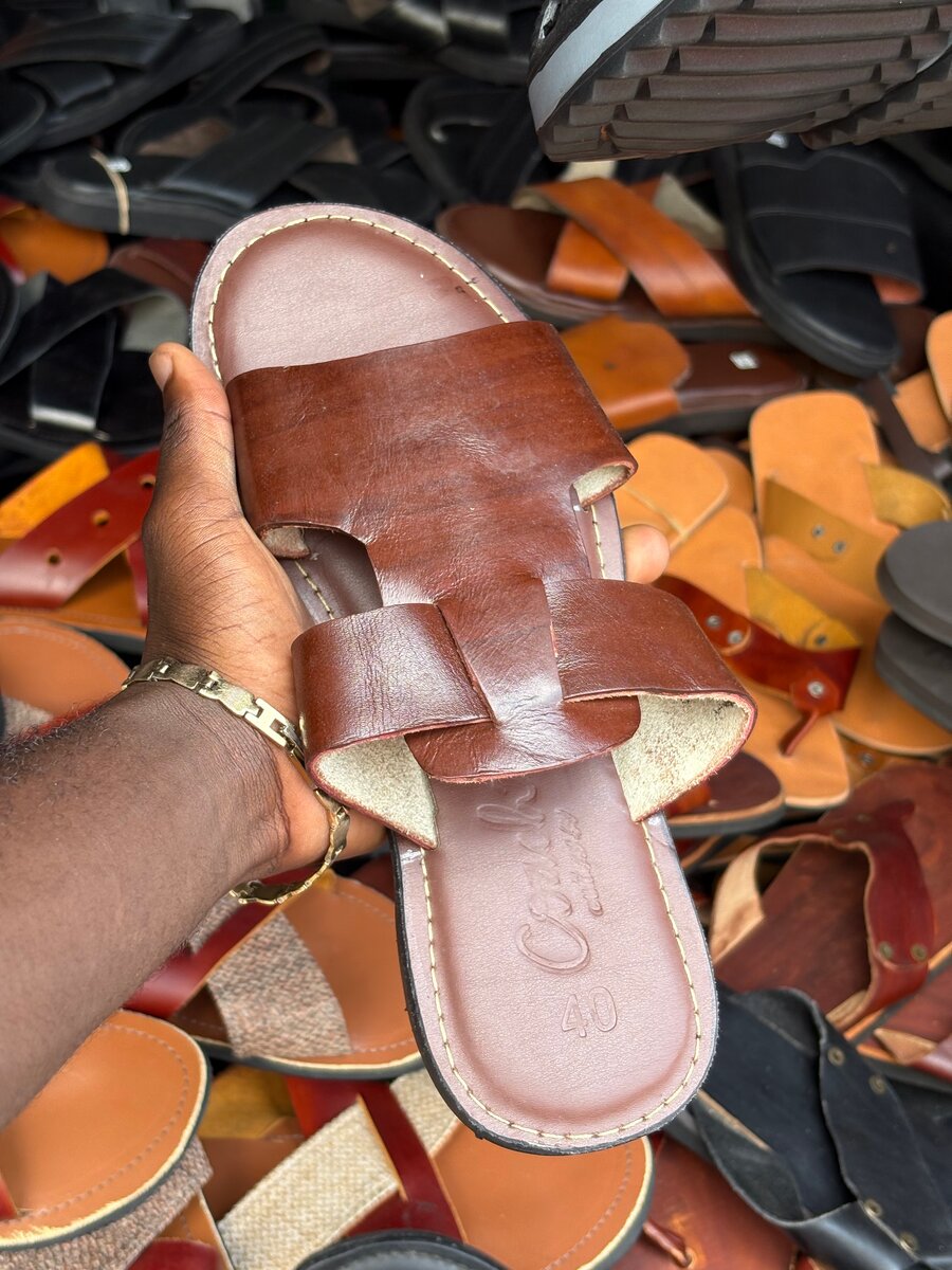 Sandales en cuir marron