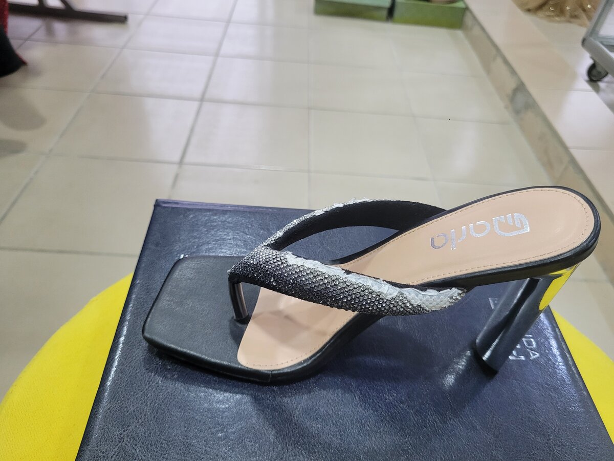 Sandale de marques a talon