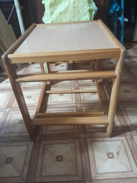 Стульчик со столом деревянный