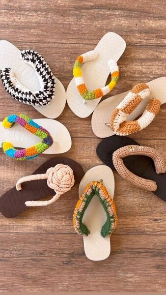 Tongs en crochet colorées