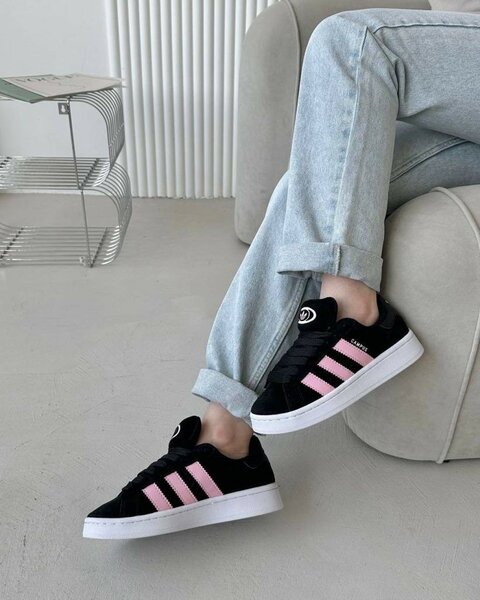 Sneakers noirs et roses