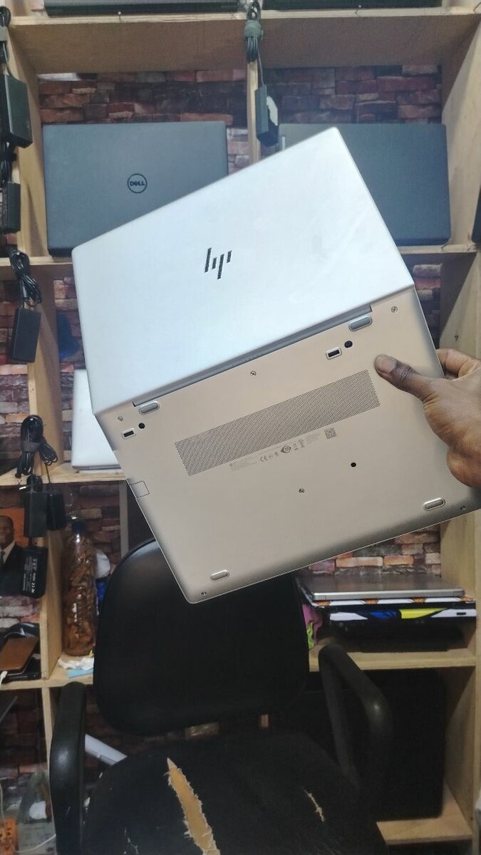 HP ELITEBOOK SAC ET SOURIS OFF