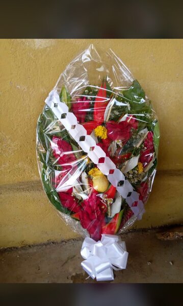 Coussin funéraire avec fleurs