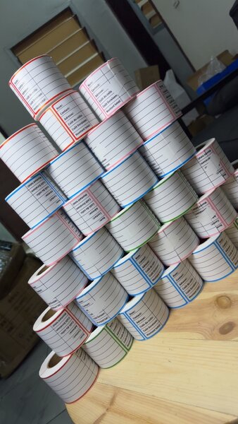 Rouleaux d'étiquettes adhésives