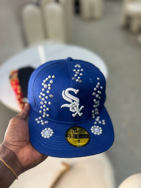 Casquette bleu perles brillante