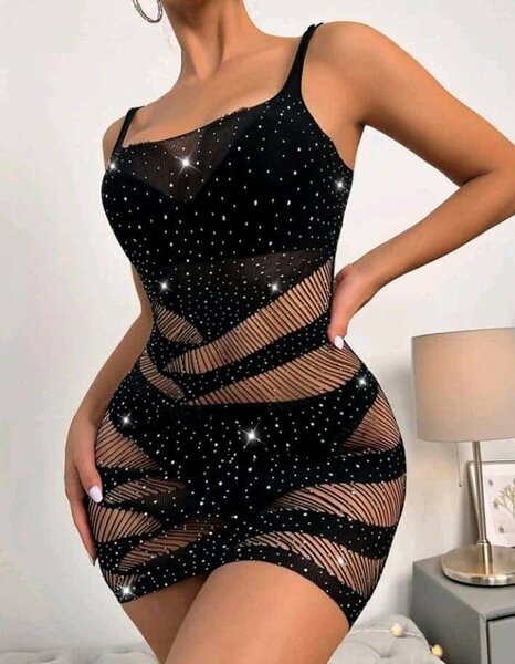 Robe Noire Éclatante Femme