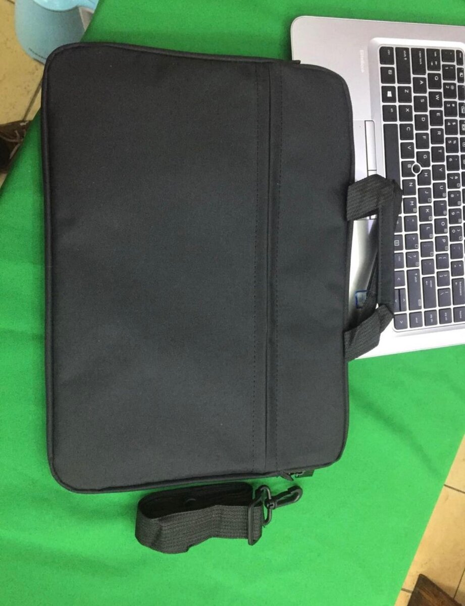 Laptop carrier bags