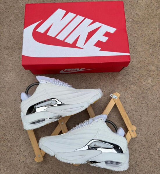 Nike Baskets Blanches Élégantes