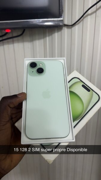 iPhone 15 Simple