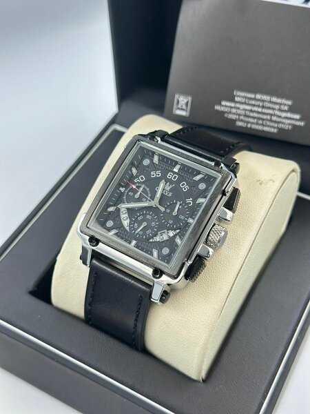 Montre Homme Carrée Élégante