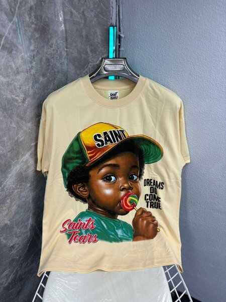 T-shirt graphique "Saint Tears"