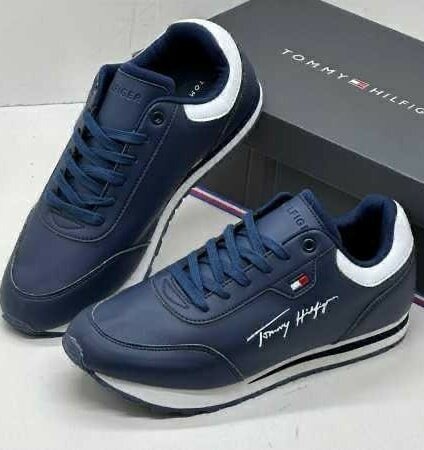 Baskets Tommy Hilfiger bleu foncé avec semelle blanche