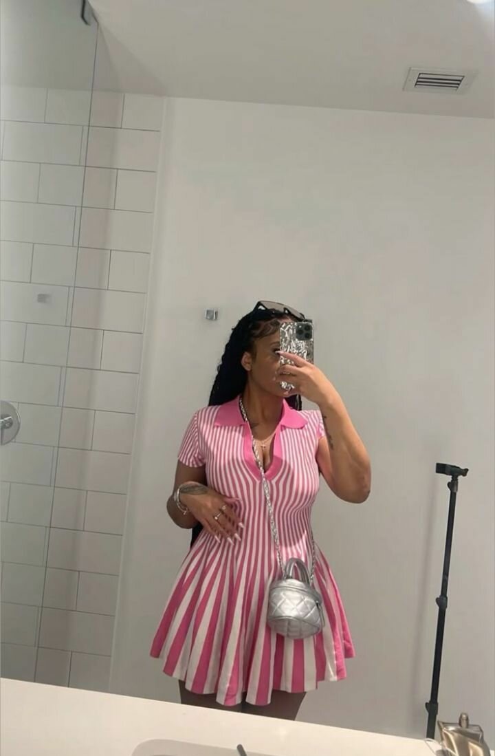 Robe rayée rose élégante