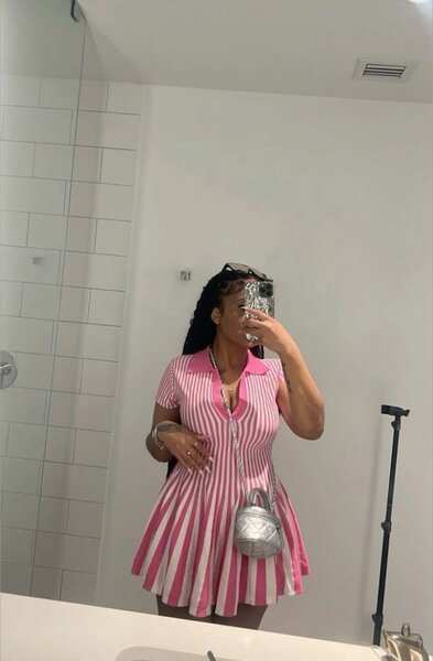 Robe rayée rose élégante