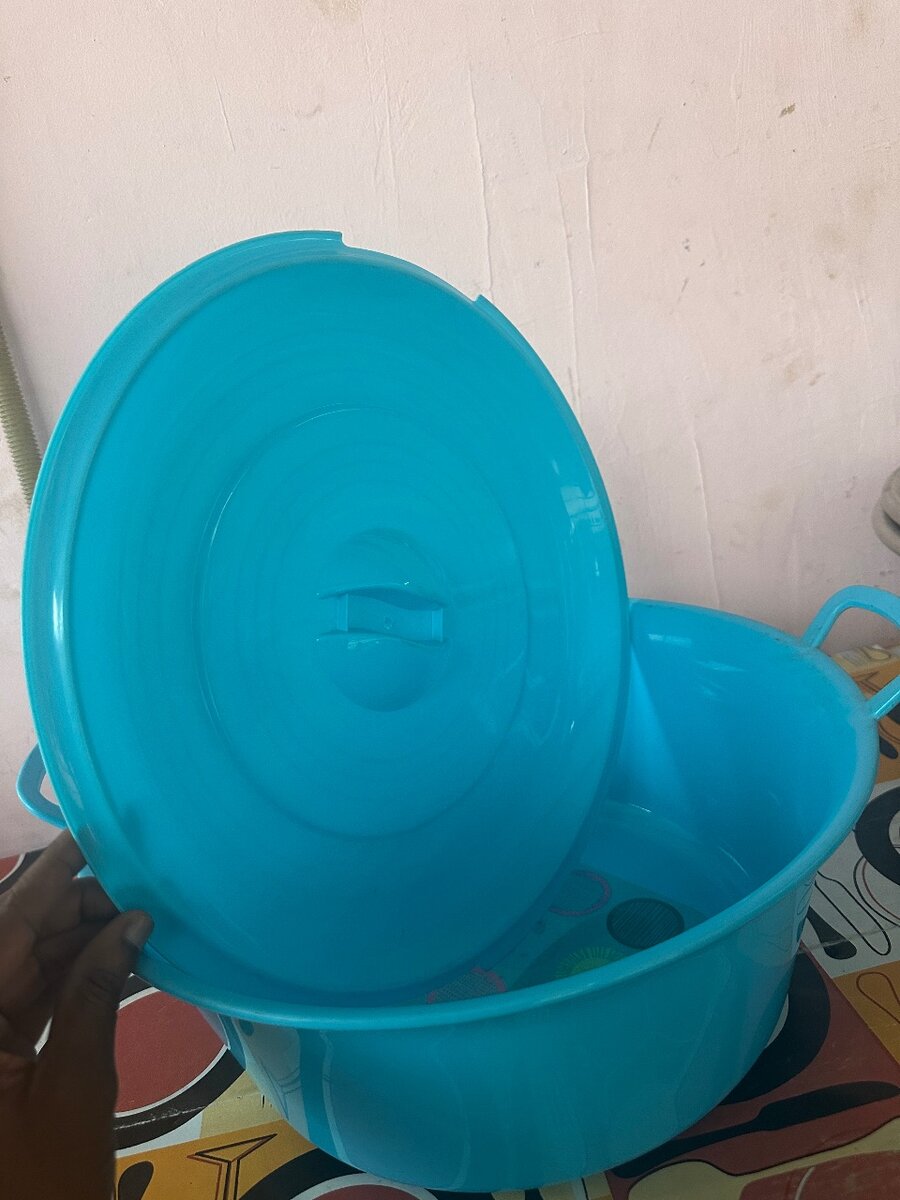 Ensemble avec couvercle