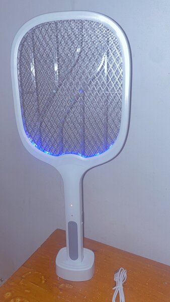 Raquette électrique anti-moustique LED