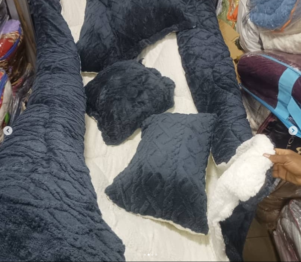 5PCS QUEEN SIZE BLANKETS 