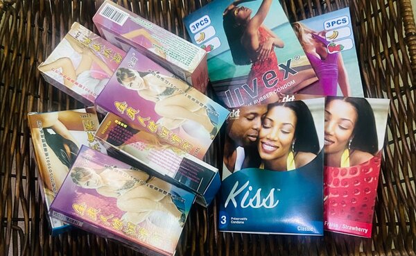 12 Préservatifs + 6 lubrifiant