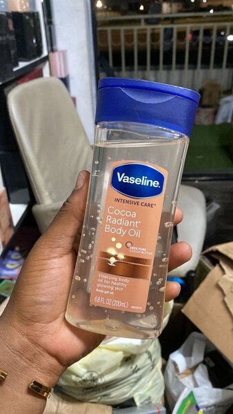 Vaseline cocoa radiant oil