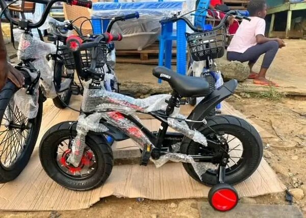 Vélo enfant avec stabilisateurs