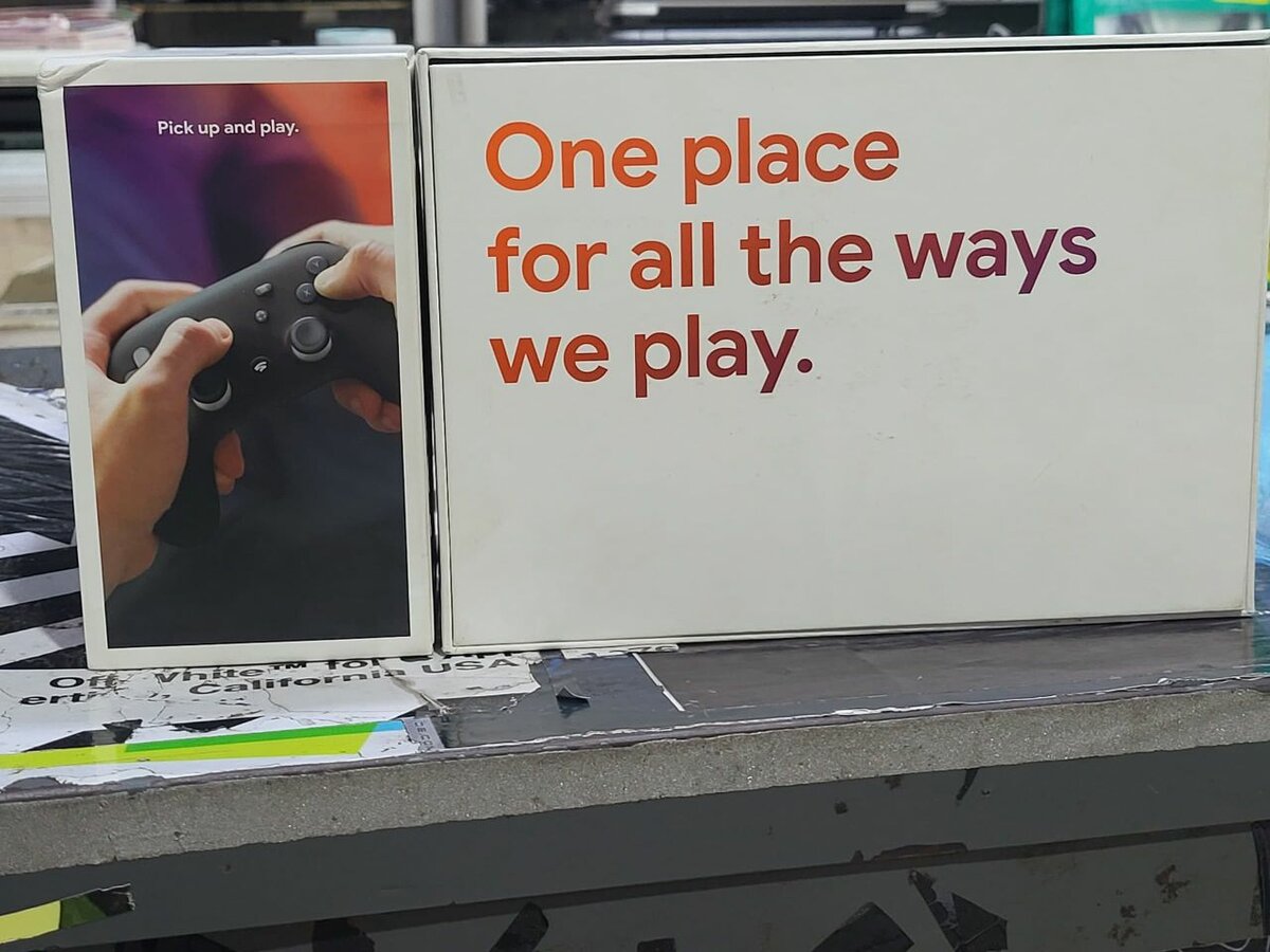 STADIA  Bluetooth game controller