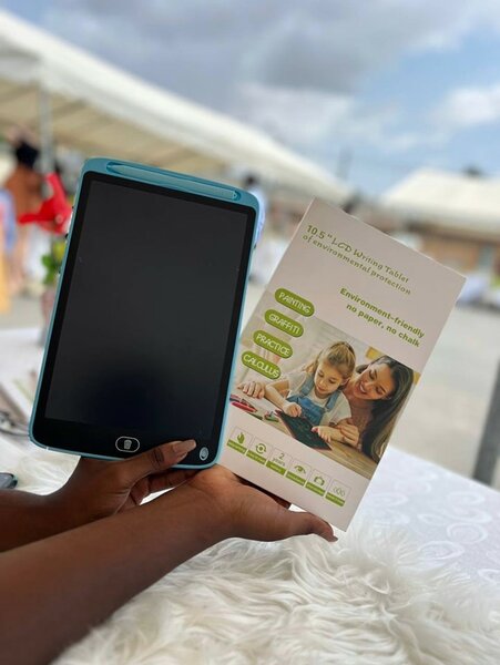 Ardoise Électronique : 10.5 pouces.