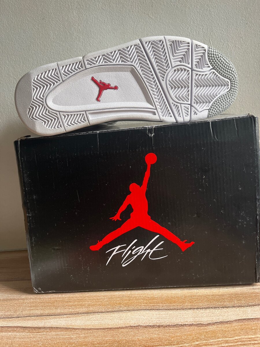 Chaussure nike Air Jordan 4 Retro