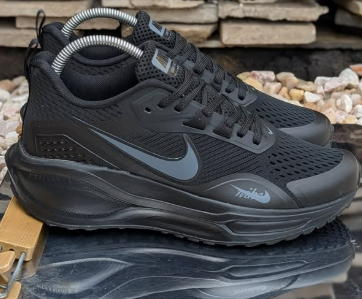 Nike structure trainers