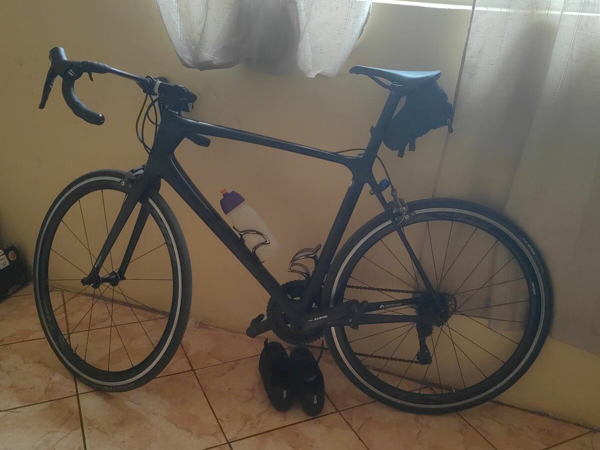 Road racing bike (Giant)