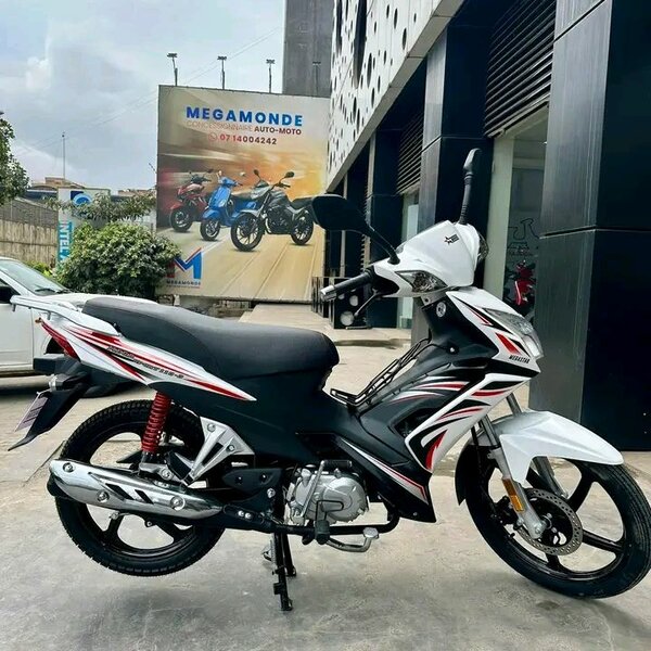 Moto sportive élégante 125cc