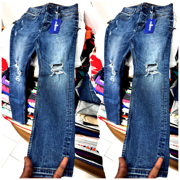 Jeans déchirés décontractés