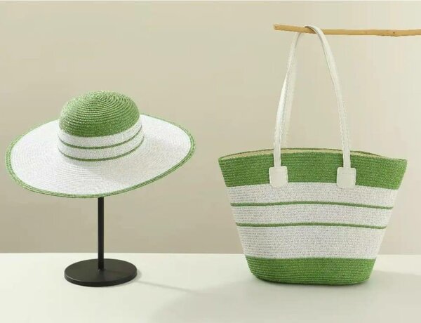 Ensemble chapeau et sac en paille