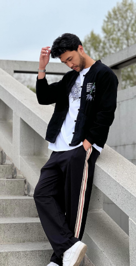 Бомбер ТАКЕ черного цвета