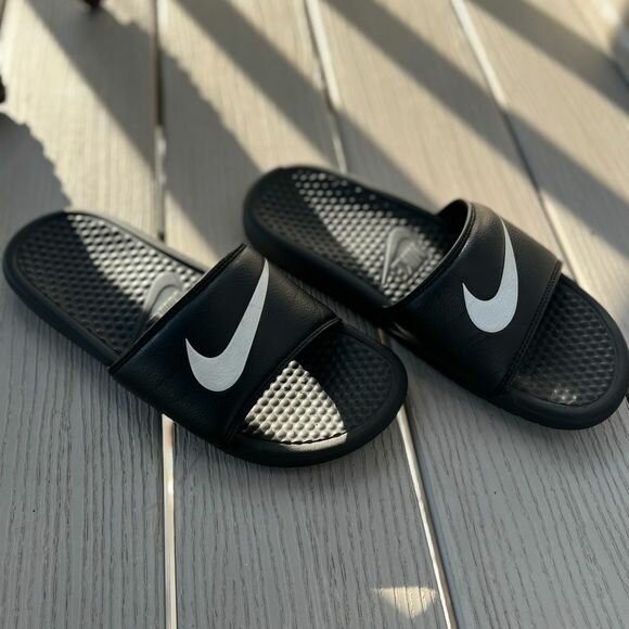 NIKE SLIDES
