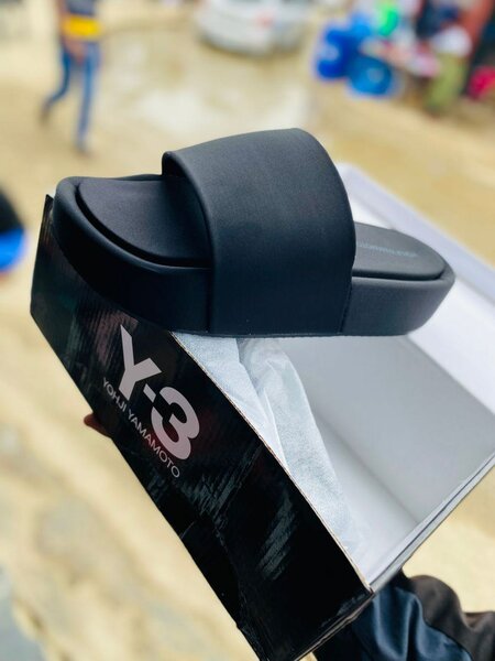 Y-3 slides that you can order with Eric Zedwide store