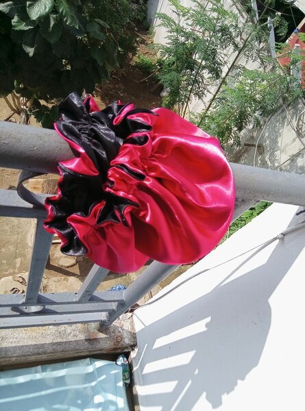 Bonnet de nuit en satin réversible
