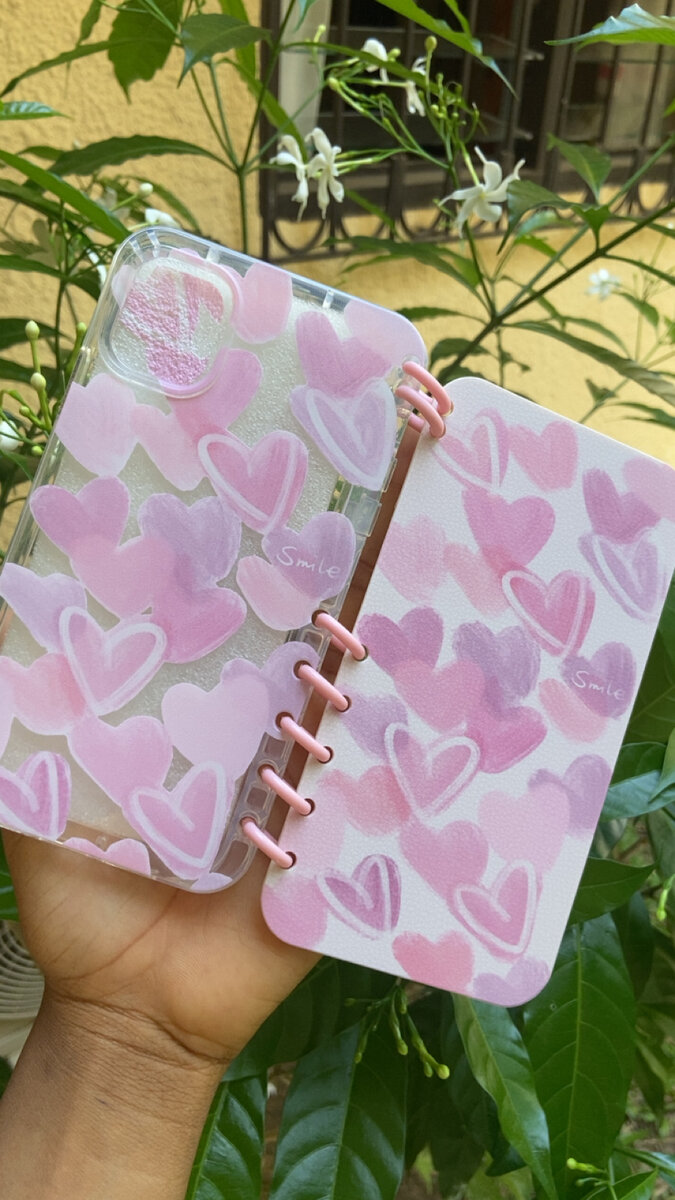 Étui téléphone à cœurs roses