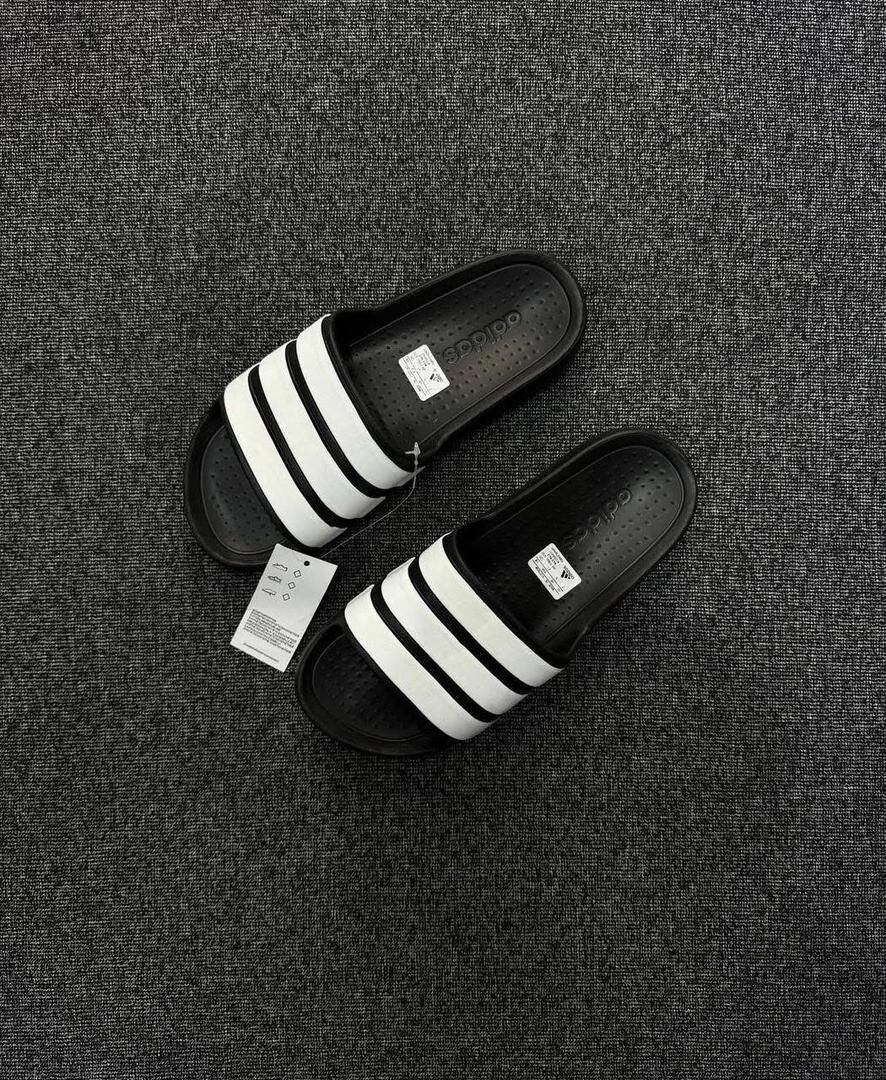 Claquettes authentique Adidas