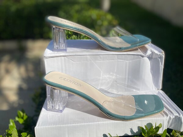 Transparent easywear heel