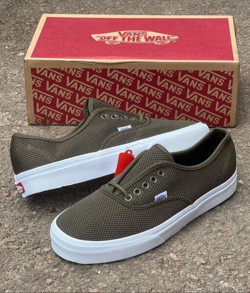 Vans disponible pour les hommes